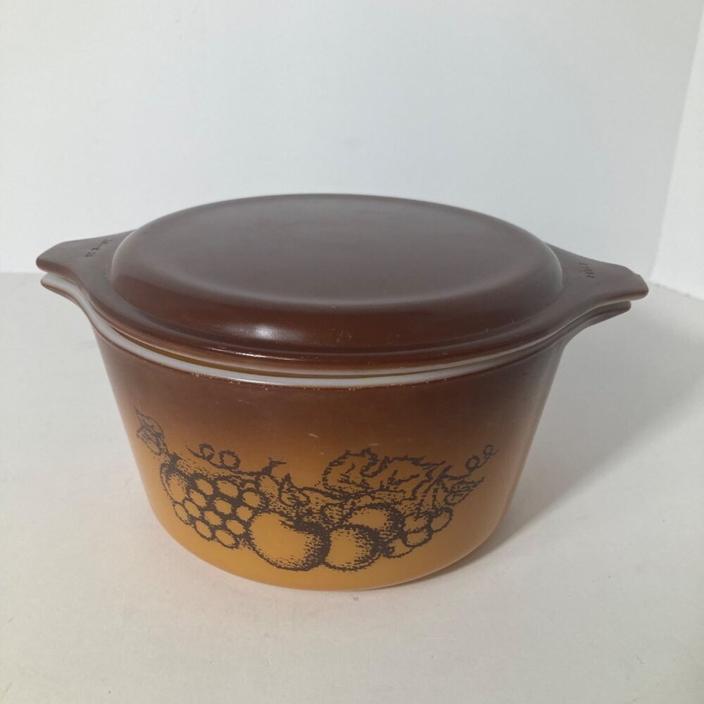 Vintage Pyrex Old Orchard 473 1 Qt Brown Covered Baking Dish Chip &‎ scratches